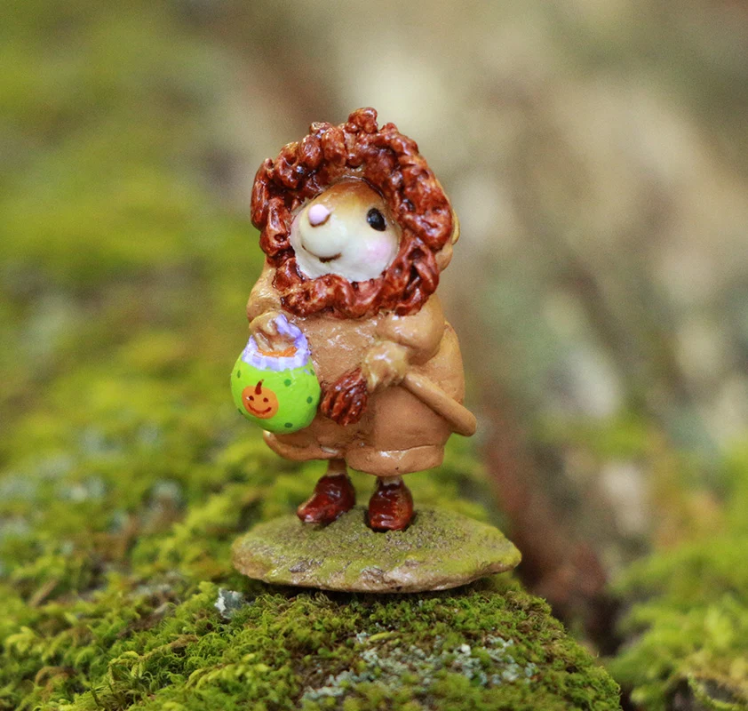 WFF The Lion of Oz M-706c The Lion of Oz M-706c Wee Forest Folk Figurine
